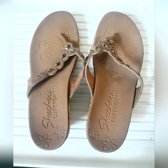 Luxe Foam Wedges - Picture 2 of 11